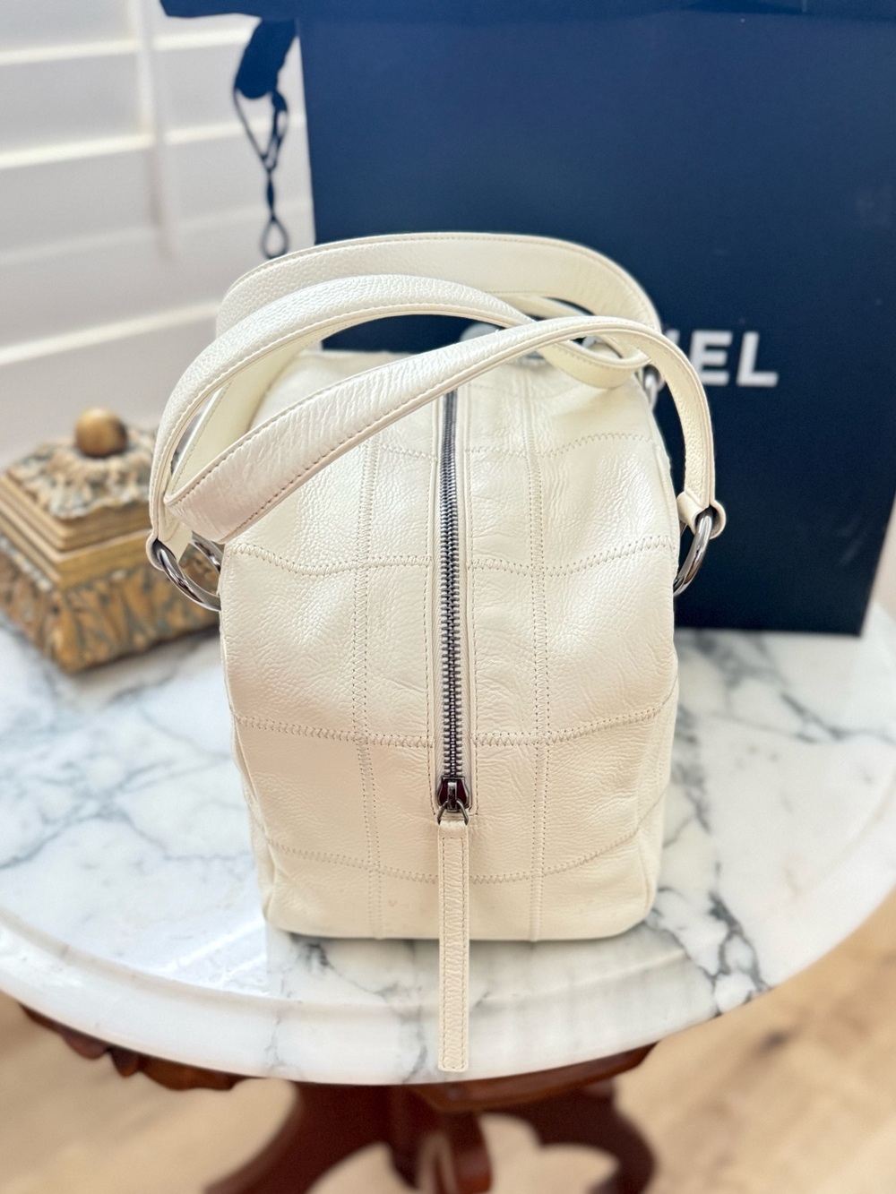 CHANEL Quilted Leather Shoulder Bag - Picture 6 of 11